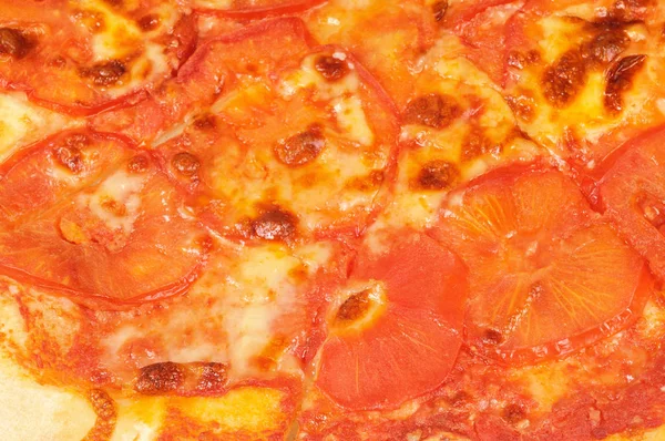 チーズとトマトのベジタリアンピザ — ストック写真