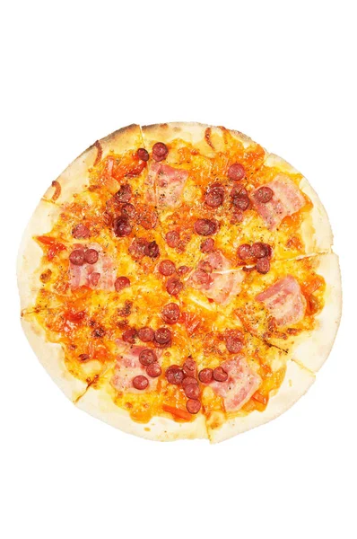 Una Pizza Entera Con Salchicha Tocino Aislado Sobre Blanco — Foto de Stock