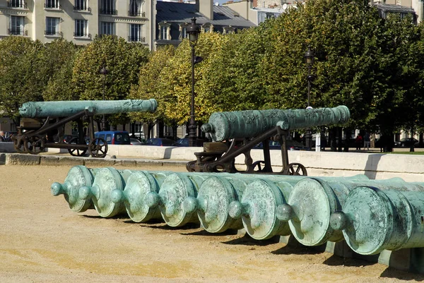 Avludaki Eski Toplar Paris Teki Des Invalides — Stok fotoğraf