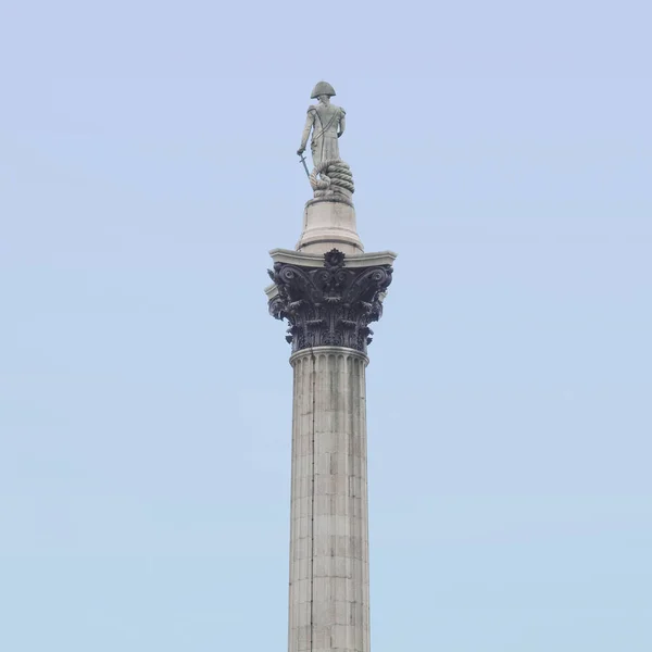 トラファルガー スクエア ロンドンでネルソン コラム記念碑 — ストック写真