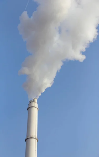 View Smoking Smokestack Blue Sky — ストック写真