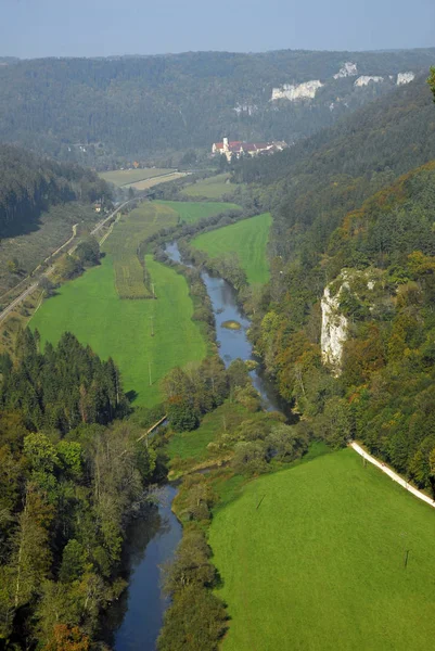 Вид Верхньої Долини Дунаю Knopfmacherfelsen — стокове фото