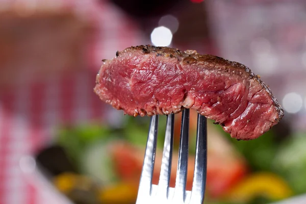 Steak Fourchette Sur Salade — Photo