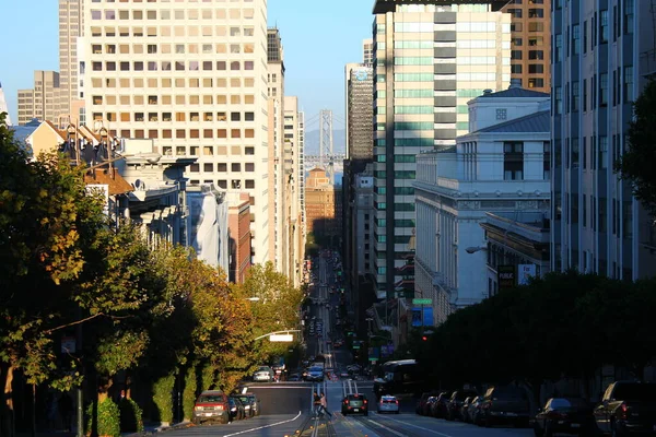 Abajo California Street San Francisco — Foto de Stock