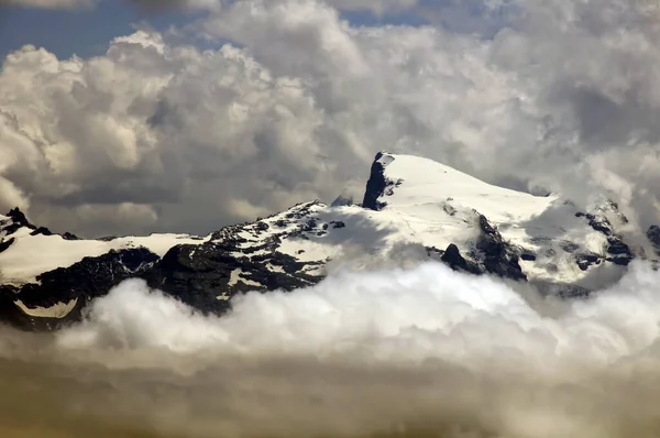 雄大なアルプスの風景 — ストック写真