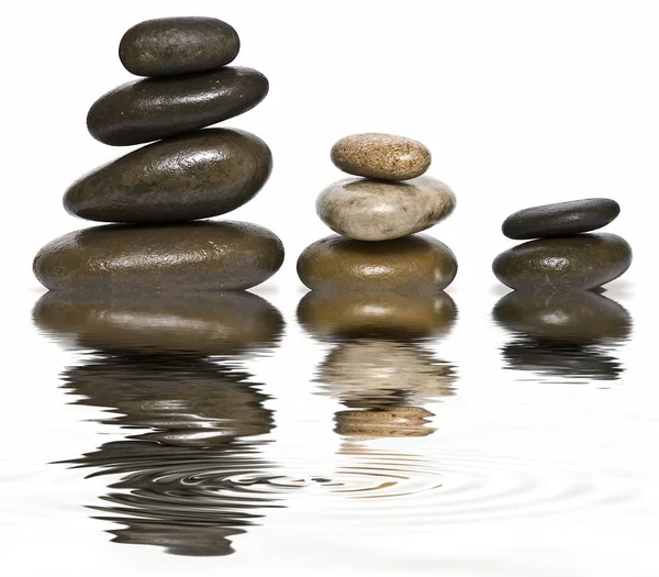 Rocas Equilibrio Zen Sobre Fondo Blanco — Foto de Stock