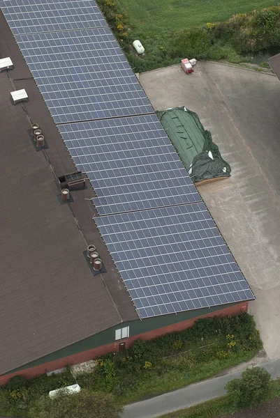 Ballonvaren Boerderij Met Zonnepanelen — Stockfoto