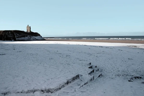 バリーバニオン ケリー アイルランドのビーチを見渡すお城の冬ビーチ ビュー — ストック写真