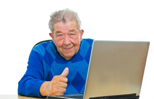 Senior Sitzt Laptop — Stockfoto