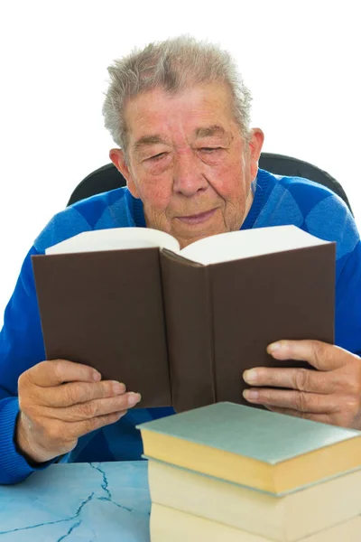 Старшее Поколение Читает Книгу — стоковое фото