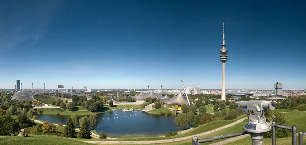 Vid München Olympiska Tornet — Stockfoto