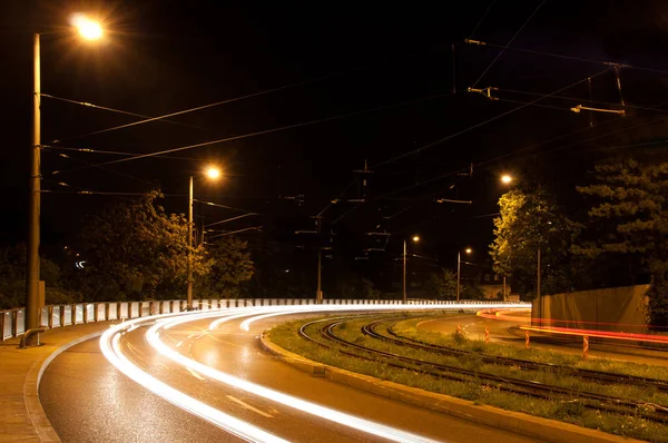 Vista Nocturna Una Carretera Principal Con Luces Coches Exceso Velocidad — Foto de Stock