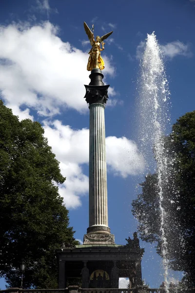 Aan Oostelijke Isarhochufer Vredesmonument Ter Gelegenheid Van 25E Verjaardag Van — Stockfoto