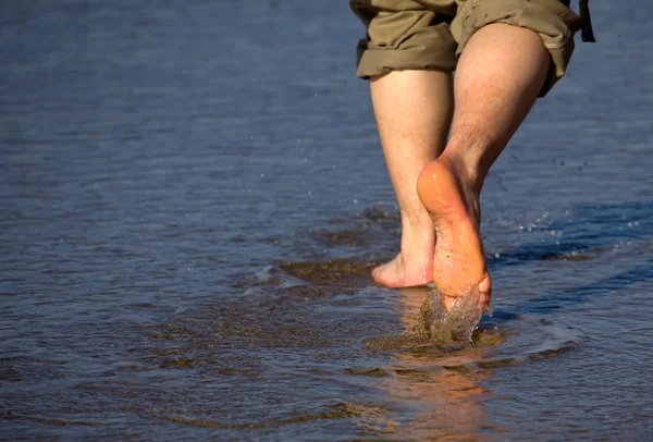 Man Benen Het Strand — Stockfoto