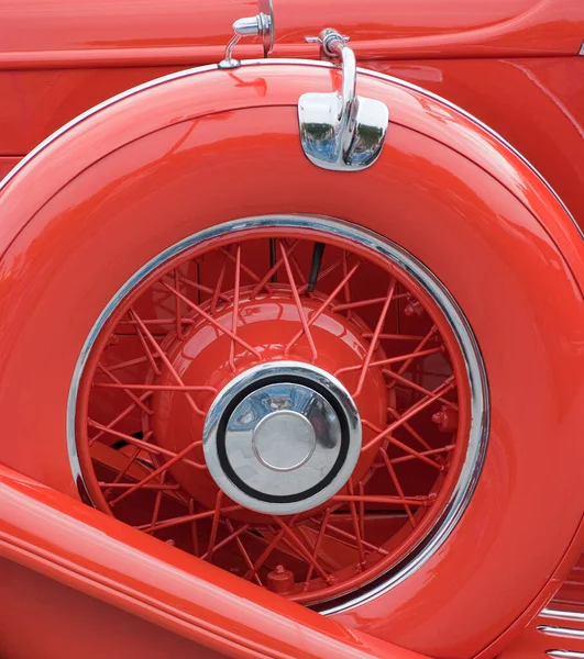 Vintage Luxury Car Spare Wheel — Stock Photo, Image