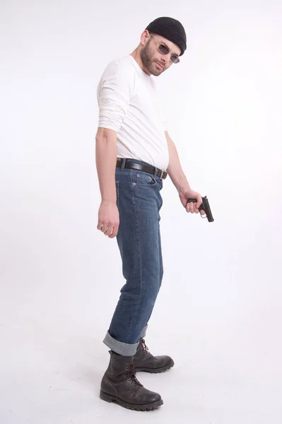 Молодой Человек Повседневной Одежде Позирует Белом Фоне — стоковое фото