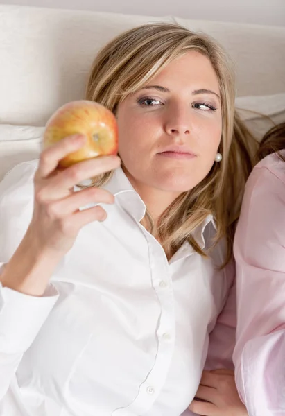 Young Woman Eating Fruit — Stock Photo, Image