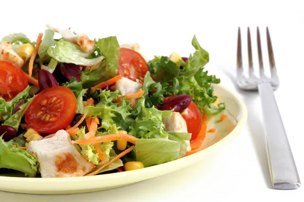 Salade Fraîche Dans Une Assiette — Photo