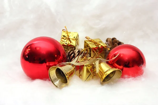Apfel Zimt Geschenk Und Glocke Zur Weihnachtszeit — Stockfoto