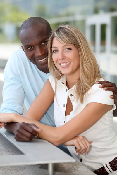 Retrato Casal Feliz Misto — Fotografia de Stock