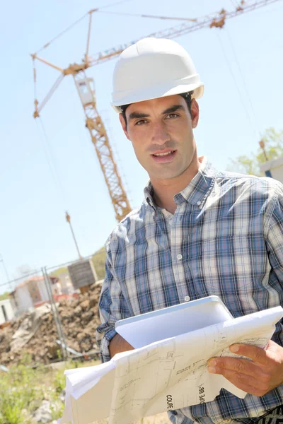 Trabalhador Construção Com Tablet Eletrônico Plano — Fotografia de Stock