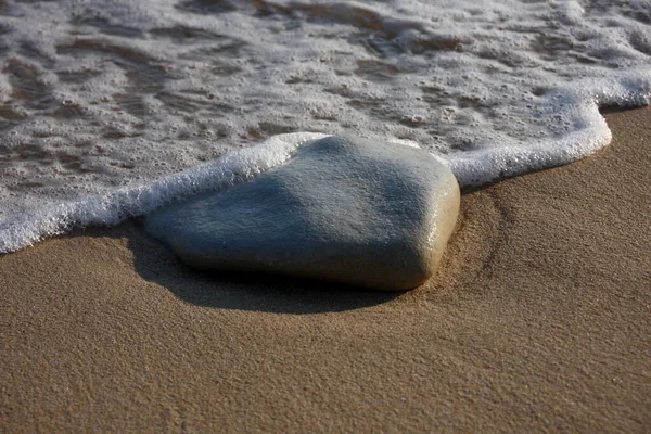 Πέτρα Δίπλα Στη Θάλασσα — Φωτογραφία Αρχείου