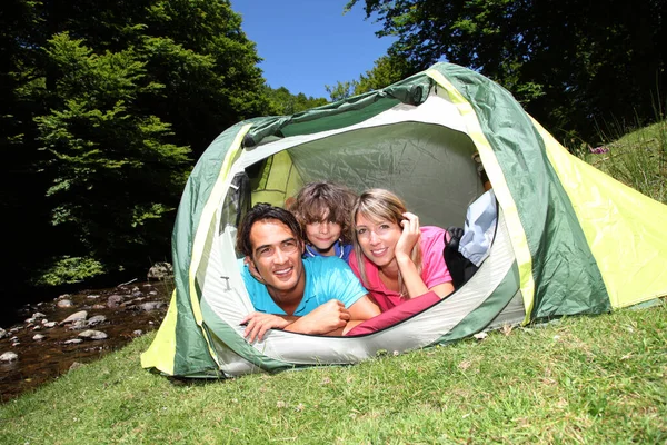 Camping Familiar Montaña Durante Las Vacaciones Verano —  Fotos de Stock