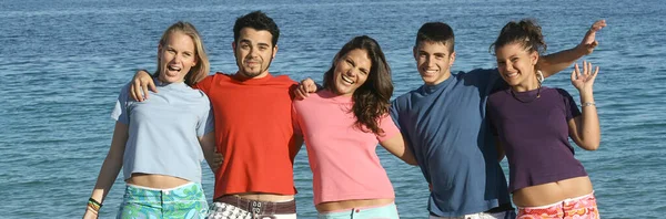 Grupo Amistad Adolescentes Jóvenes Niños Estudiantes Playa —  Fotos de Stock