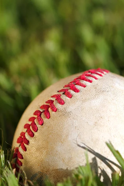 Ένα Κοντινό Πλάνο Του Μπέιζμπολ Για Ένα Αθλητικό Παιχνίδι — Φωτογραφία Αρχείου