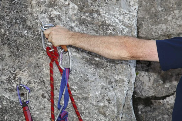 Alpinista Escalando Parede — Fotografia de Stock