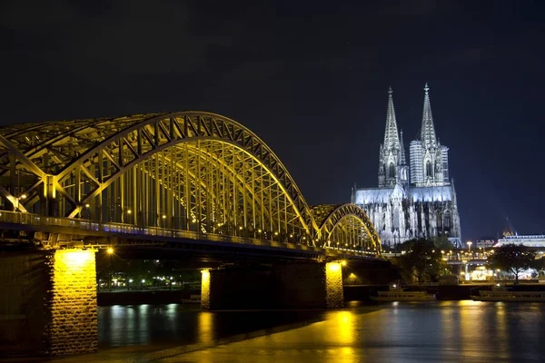 Puente Hohenzollern Colonia Por Noche —  Fotos de Stock