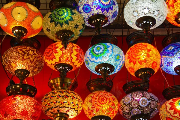 Lampy Kolorowe Wystawione Sprzedaż — Zdjęcie stockowe