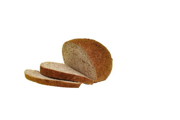Небольшая Круглая Буханка Бурого Хлеба Двумя Ломтиками Белом Фоне — стоковое фото