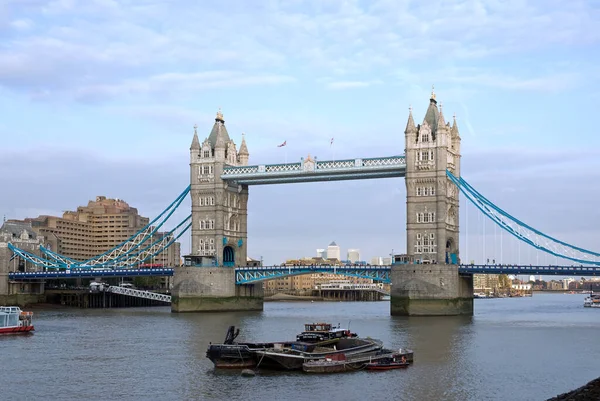 イギリスのロンドンにあるタワーブリッジ — ストック写真