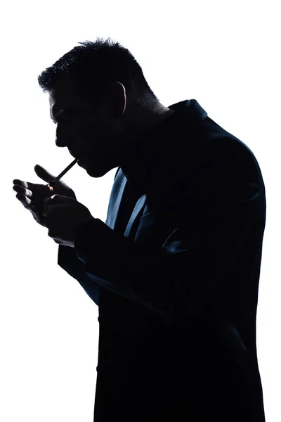 Kaukasiska Man Stående Rökning Belysning Cigarett Silhuett Studio Isolerade Vit — Stockfoto