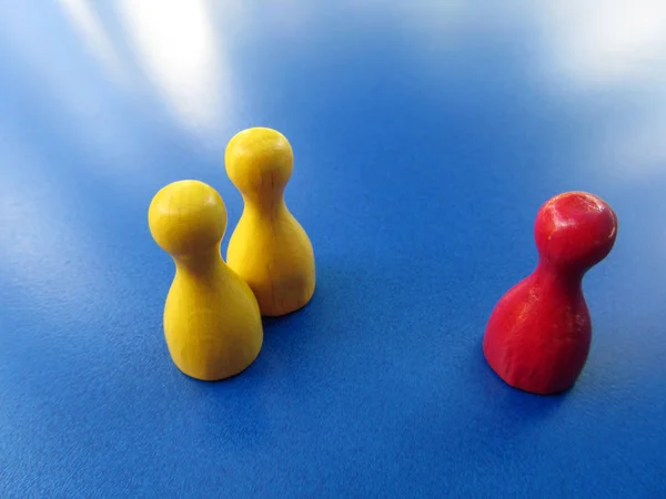 Figuras Madera Fondo Azul —  Fotos de Stock