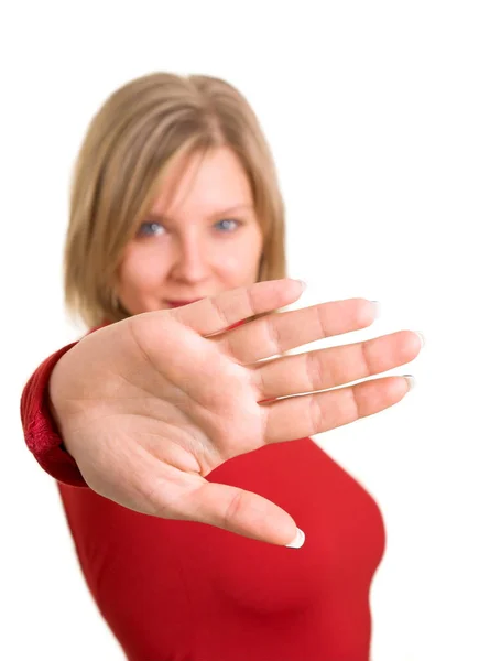 赤のかなり若い大人の女性は 手のひらに焦点を当て ジェスチャーを作る 白い背景に隔離され スペースをコピー — ストック写真