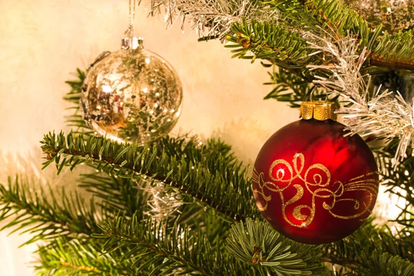 Rote Und Silberne Kugeln Weihnachtsbaum Horizontales Bild — Stockfoto