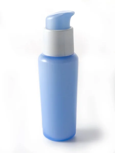 Botellas Cosméticas Azules Sin Etiquetas Aisladas Sobre Fondo Blanco — Foto de Stock