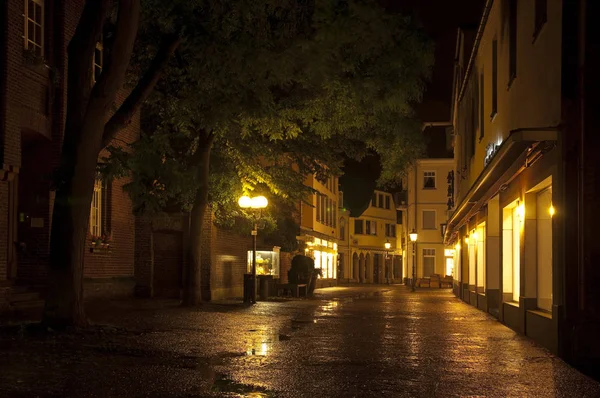 Centro Storico Kempen Notte Con Pavimentazione Piovosa — Foto Stock