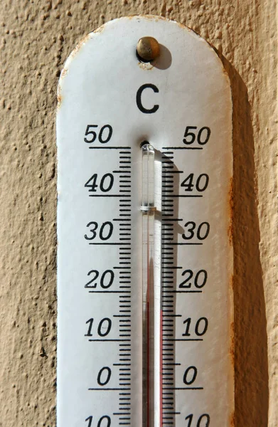 Thermometer Auf Dem Holztisch — Stockfoto