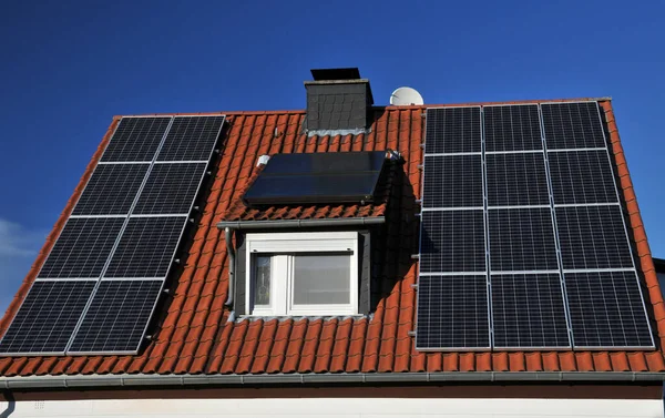 Solaranlage Sonnenerzeugung Von Strom — Stockfoto