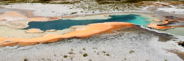 Διπλή Πισίνα Στην Άνω Λεκάνη Geyser Του Εθνικού Πάρκου Yellowstone — Φωτογραφία Αρχείου