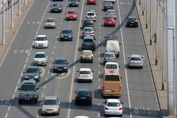 Traffico Intenso Una Strada Principale Ponte — Foto Stock