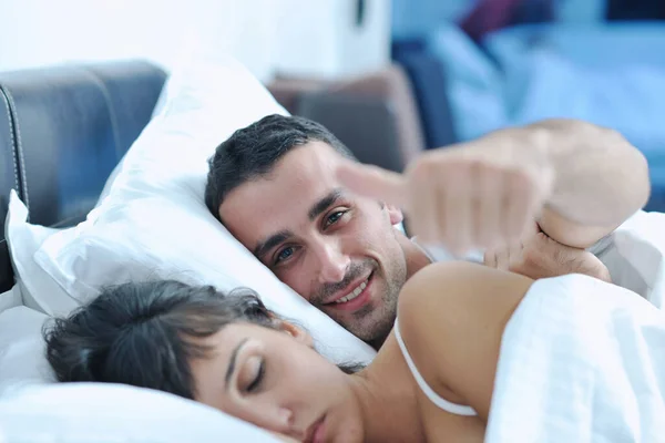 Glückliche Junge Gesunde Menschen Paar Haben Gute Zeit Ihrem Schlafzimmer — Stockfoto