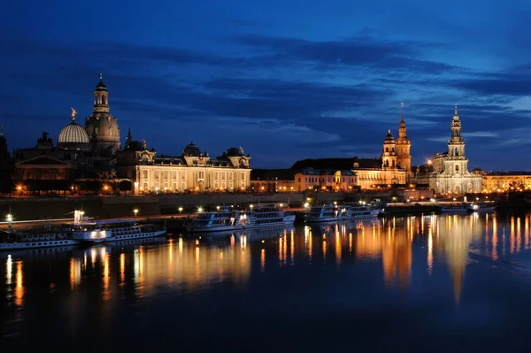 Вид Старого Міста Дрезден Моста Кароли — стокове фото