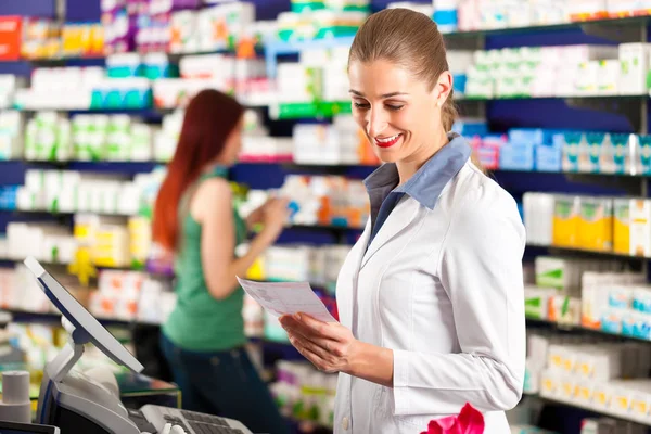 Farmacêutico Sua Farmácia — Fotografia de Stock