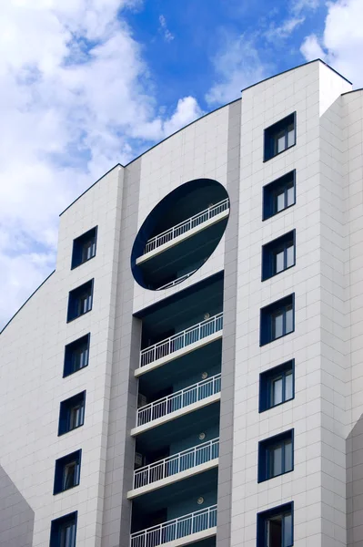 Edificio Oficinas Moderno Sobre Fondo Azul Cielo — Foto de Stock