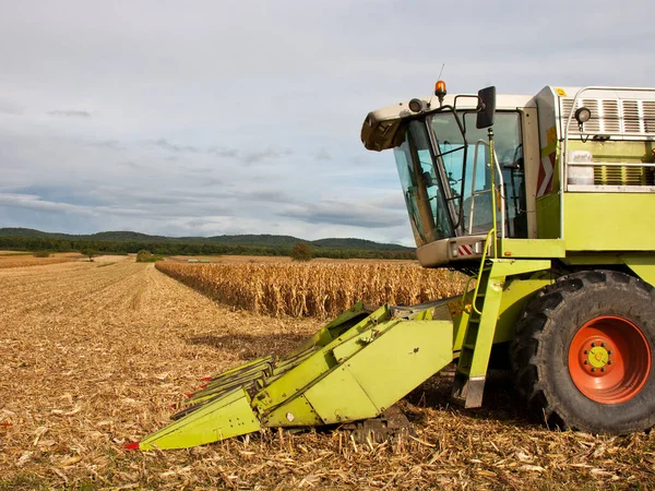 Combineer Oogstmachines Het Landbouwveld — Stockfoto