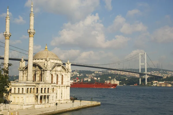 Istanbul Ist Eine Große Stadt Der Türkei Die Europa Überspannt — Stockfoto